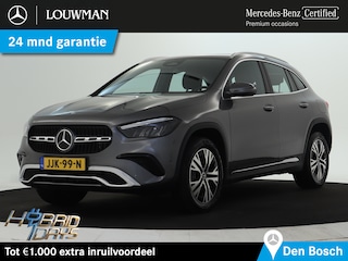 Mercedes-Benz GLA 250e Luxury Line Parkeersensoren + achteruitrijcamera | Spiegel pakket | Easy Pack achterklep | Winter pakket : Stuur en Stoelverwarming. Inclusief 24 maanden MB Certified garantie voor Europa.