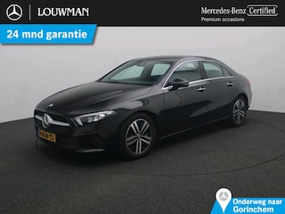 Mercedes-Benz A-klasse 180 Premium Plus Ledkoplampen | Apple CarPlay | Achteruitrijcamera | Spiegelpakket | Keyless-Go | Sfeerverlichting. Inclusief 24 maanden Mercedes-Benz Certified garantie voor Europa.
