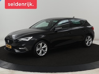 Seat Leon 1.0 TSI FR Launch Edition | Trekhaak | Stoelverwarming | Camera | Keyless | Adaptive cruise | Carplay | Dodehoek detectie | Navigatie | Park Assist | Climate control | Sfeerverlichting
