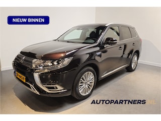 Mitsubishi Outlander 2.4 PHEV Instyle - Stoel/Stuurverwarming - Trekhaak - Schuif/kanteldak - Apple Carplay/Android auto - Adaptive Cruise - Dodehoekdetectie - Premium Audio - Speciale lak
