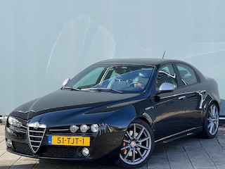 Alfa Romeo 159 BWJ 2012 | 1.7T 200PK TI Distinctive | LEDER/ALCANTARA | TREKHAAK | CLIMA | NAVI | CRUISE | STOELVERW |