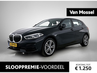 BMW 118i | WORDT VERWACHT | APPLE CARPLAY | ANDROID AUTO | PARKEERSENSOREN | DAB RADIO | HALF LEDER BEKLEDING | DIGITAL COCKPIT | CRUISE CONTROL | CLIMATE CONTROL | LENDENSTEUN | NAVIGATIE | DRIVING MODES | KEYLESS GO |