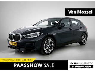 BMW 118i | WORDT VERWACHT | APPLE CARPLAY | ANDROID AUTO | PARKEERSENSOREN | DAB RADIO | HALF LEDER BEKLEDING | DIGITAL COCKPIT | CRUISE CONTROL | CLIMATE CONTROL | LENDENSTEUN | NAVIGATIE | DRIVING MODES | KEYLESS GO |