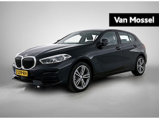 BMW 118i | WORDT VERWACHT | APPLE CARPLAY | ANDROID AUTO | PARKEERSENSOREN | DAB RADIO | HALF LEDER BEKLEDING | DIGITAL COCKPIT | CRUISE CONTROL | CLIMATE CONTROL | LENDENSTEUN | NAVIGATIE | DRIVING MODES | KEYLESS GO |