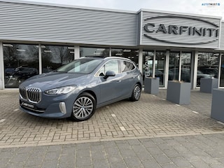 BMW 2-serie Tourer 225e xDrive 245 Pk / Navi / Panoramadak / Climate / Cruise / Camera / Harman Kardon / Voll Leder.