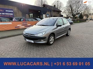 Peugeot 206 1.4 Gentry Premium AIRCO + NIEUWE APK!