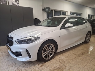 BMW 118i M-Sport 140PK Panoramadak / Carplay / Achteruitrijcamera / Head up Display / Led Verlichting
