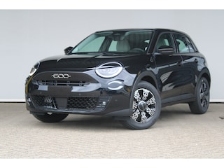 Fiat 600 ICON | 10,25" touchscreen radio met Bluetooth, DAB & USB | Automatische airconditioning | Bandenreparatieset Fix & Go