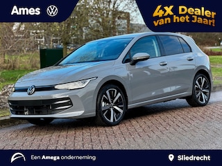 Volkswagen Golf 1.5 eHybrid 204pk DSG Life Edition | Stoel- en stuurverwarming | Extra getint glas | 18'' 'Catana'