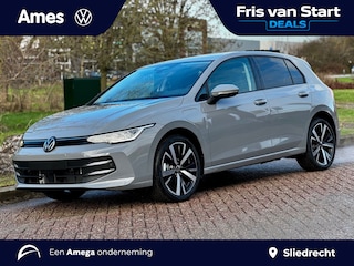 Volkswagen Golf 1.5 eHybrid 204pk DSG Life Edition | Stoel- en stuurverwarming | Extra getint glas | 18'' 'Catana'
