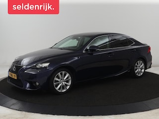 Lexus IS 300h Business Line | 2e eigenaar | Stoel & stuurverwarming | Camera | Half leder | Full LED | Navigatie | Cruise control | Bluetooth | Climate control