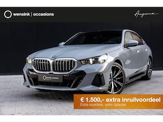 BMW 530e M Sport Edition | SOH 98,1% | M-Sport | Adaptieve LED verlichting | Driving Assistant Professional | Harman/Kardon | Shadow Line | Comfort Pakket | Panoramadak | HUD | Stoelverwarming/Koeling |