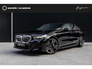 BMW 550e xDrive | SOH 95,6% | M-Sport | Comfortstoelen met Geheugen | Adaptief Onderstel | Comfort Pakket | Panoramadak | Driving Assistant Professional | Shadow Line | Adaptieve LED Verlichting | DAB | Bowers & Wilkins |