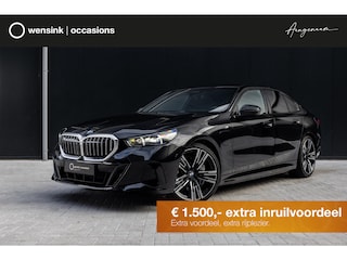 BMW 550e xDrive | SOH 95,6% | M-Sport | Comfortstoelen met Geheugen | Adaptief Onderstel | Comfort Pakket | Panoramadak | Driving Assistant Professional | Shadow Line | Adaptieve LED Verlichting | DAB | Bowers & Wilkins |
