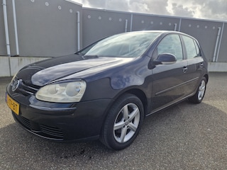 Volkswagen Golf 1.6 FSI Optive 2