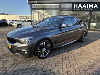BMW 3-serie GT 320i 8-traps Automaat High Executive | Navigatie | Panorama-Dak | Leder | ECC | 19" LM-Velgen | Camera | Parkpilot | M Pakket | Set winterbanden LMV