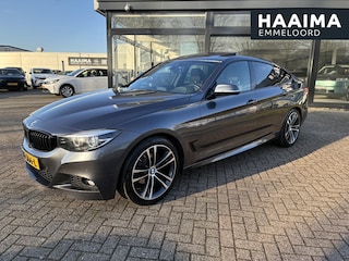 BMW 3-serie GT 320i 8-traps Automaat High Executive | Navigatie | Panorama-Dak | Leder | ECC | 19" LM-Velgen | Camera | Parkpilot | M Pakket | Set winterbanden LMV