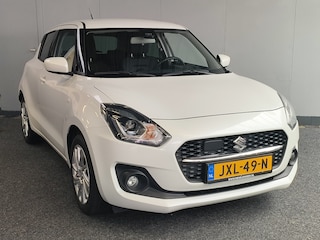 Suzuki Swift 1.2 Select Smart Hybrid uit 2023 Rijklaar + 12 maanden Bovag-garantie Henk Jongen Auto's in Helmond,  al 50 jaar service zoals 't hoort!