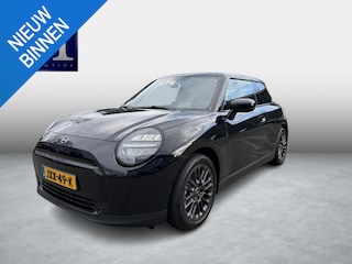 Mini Cooper E Essential XS 40.7 kWh NIEUWE AUTO | HEAD-UP DISPLAY | CAMERA | STOELVERWARMING  | ORIGINEEL NL AUTO | FABRIEKSGARANTIE TM 2029 |