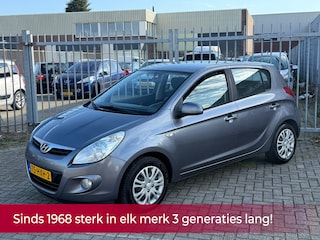 Hyundai i20 1.2i DynamicVersion 78PK 5 deurs! NL AUTO NAP! Airco l Carplay l Navi l MTF-stuur! TOPSTAAT l GOED ONDERHOUDEN!