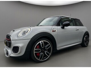 Mini Mini/Clubman/Cabrio 2.0 JCW 230pk Aut. Pano | Wired pack