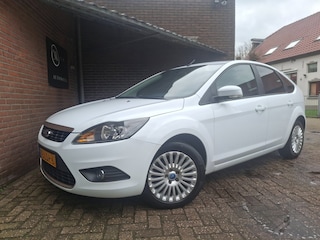 Ford Focus 1.8 Limited Carplay / Cruise Controle / Blouthoot / Airco / Parkeer Sensoren