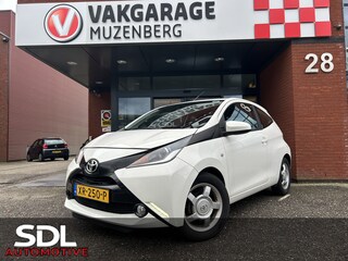 Toyota Aygo 1.0 VVT-i x-play // LED // CAMERA // AIRCO // ELEK. RAMEN // LAGE KM-STAND!!