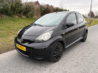 Toyota Aygo 1.0-12V Access nieuwe apk 2 sleutels airco