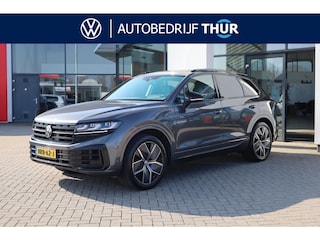 Volkswagen Touareg 3.0 TSi eHybrid 4MOTION R 340KW/462PK DSG Hybride, trekhaak wegklapbaar, Nachtzicht ass, panoramadak, Puglia ergo lederen bekl, Headup, 22'' Estoriel velgen, Comfort pakket, memory pakket, licht en zicht pakket, geluidwerend glas,