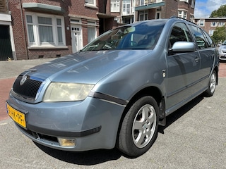 Skoda Fabia Combi 1.4-16V Elegance AUTOMAAT Nieuwe Apk Airco Cruise Pano Soms happert bij weg rijden
