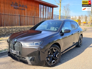 BMW iX XDrive50 112 kWh, incl. BTW, trekhaak, H&K, Pano, leder