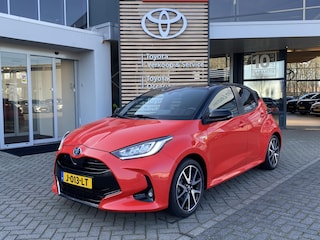 Toyota Yaris 1.5 Hybrid LAUNCH EDITION NAVI 17' LM-VELGEN STOELVERW JBL-AUDIO KEYLESS APPLE/ANDROID HEAD-UP DODEHOEKDETECTIE 1E-EIG NL-AUTO