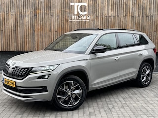 Skoda Kodiaq 1.5 TSI Sportline Automaat 7persoons | Panoramadak | LED verlichting | Adaptieve cruise control | Trekhaak afneembaar | Groot navigatiesysteem | Canton HiFi | Stoelverwarming | Parkeersensoren voor en achter | Achteruitrijcamera