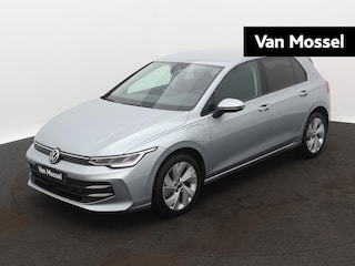 Volkswagen Golf 1.5 eHybrid Life Edition 204 PK | Automaat | Navigatie | LED | Parkeersensoren | Apple Carplay | Android Auto | Stoelverwarming | Stuurverwarming | Climate Control | Adaptive Cruis Control |