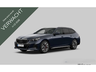 BMW 5-serie Touring 550e xDrive l Driving Assistant Professional | Panoramadak | Innovation Pack | Trekhaak |  Harman Kardon | Stoelventilatie | Comfort Stoelen l