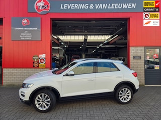 Volkswagen T-Roc 1.5 TSI Style Business Automaat/ Elektrische achterklep/ Stoel+Stuurverwarming/ Navigatie/ Rijklaarprijs!