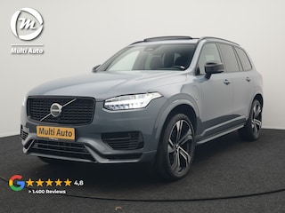 Volvo XC90 T8 Recharge AWD Plus Dark 7 Persoons LONG RANGE Plug In Hybrid 455pk Dealer O.H. PHEV | Trekhaak Af Fabriek | Panodak | Adaptive Cruise | Camera | Harman / Kardon | Lederen Sportstoelen Memory & Verwarmd | Google Assistent | Stuur Verwarmd | Keyless | Blis | 22"L.M |