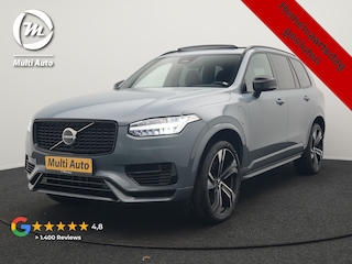 Volvo XC90 T8 Recharge AWD Plus Dark 7 Persoons LONG RANGE Plug In Hybrid 455pk Dealer O.H. PHEV | Trekhaak Af Fabriek | Panodak | Adaptive Cruise | Camera | Harman / Kardon | Lederen Sportstoelen Memory & Verwarmd | Google Assistent | Stuur Verwarmd | Keyless | Blis | 22"L.M |