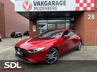 Mazda 3 2.0 e-SkyActiv-X M Hybrid 180 Luxury // LEDER // ELEK.STOEL+GEHEUGEN // CAMERA // DODEHOEK // HEAD-UP DISPLAY // ADAPT. CRUISE // BOSE AUDIO //