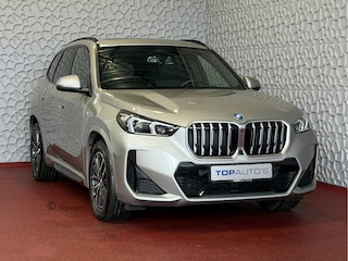 BMW X1 XDRIVE 25E M-SPORT LED PANO.SCHUIFDAK HEADUP ELEK.KLEP NAVI 360.CAM STOELVERW M-SHADOW LINE ELEK.STOEL ZWARTE.HEMEL 06/2025 PHEV PLUG IN HYBRID AWD 4X4 4WD ✅ Top Auto's. Al 30 Jaar uw Bmw Specialist in ,  BMW M / M Sport / PHEV / HEV / Hybrid / Mhev / 25e / 30e / xDrive25e // xDrive30e / sDrive18i / sDrive20i / sDrive23i ✅