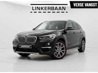 BMW X1 sDrive20i High Executive | X Line | Panodak | Leder | LED | HUD | Carplay | 19 inch | NL Auto |