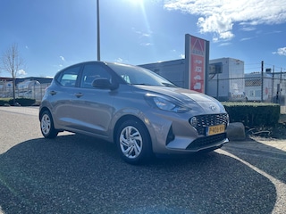 Hyundai i10 1.0 Premium Zwart Dak | Camera | Carplay | Cruise | Two-Tone | Armsteun voor | NAVI