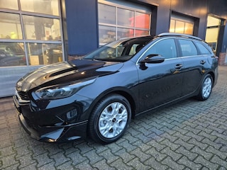 Kia Ceed 1.5 T-GDI DYNAMICLINE, TREKHAAK, CAMERA, APPLECARPLAY/ANDROID AUTO,  ALL IN PRIJS.