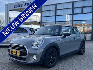 Mini Cooper 1.5 136 pk Business Navigatie Carplay Led Koplampen Zwart Dak Parkeersensoren Clima + Cruise Control Keyless 16 Inch Velgen NL Auto Moonwalk Grey