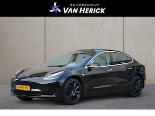 Tesla Model 3 Standard RWD Plus 60 kWh Inc. BTW | Zwart leer | Trekhaak | Panodak
