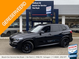 BMW X5 xDrive45e High Executive / Automaat / NL-Auto / 1e-Eigenaar / Dealer-Onderhouden / M-Pakket / Shadow-Line / Vol-Leder / Head-Up Display / Laser-LED lichten / Luchtvering / Open-Panodak / Adaptieve Cruise-Control met Stop&Go en Stuurhulp / Stuurverwarming / Stoelverwarming V+A / Stoelverkoeling / Elektr.-Achterklep / Elektr.-Verstelbaar Stuurwiel / Elektr.-Verstelbare Stoelen met Geheugen / Keyless / Adaptieve-Koplampen / PDC met Rondom-Camerazicht / Apple-Carplay & Android-Auto / Navi / DAB / 22'' LMV / ENZ.
