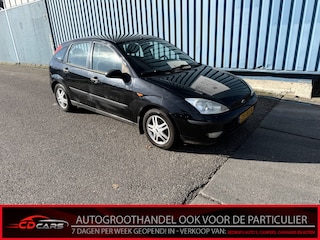Ford Focus 1.6-16V Trend Inruilauto’s tegen vaste prijzen. Voor meer info: 0638140850 Bij de verkoop van gebruikte voertuigen door CD-Cars wordt geen standaard garantie verstrekt. De koper aanvaardt het voertuig in de staat waarin het zich bevindt op het moment van aankoop
