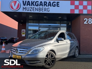 Mercedes-Benz B-klasse 180 Ambition // DEALER ONDERHOUDEN!! // LEDEREN BEKLEDING // NAVI // CRUISE // PDC // TREKHAAK // CLIMA // BI-XENON //