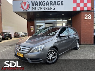 Mercedes-Benz B-klasse 180 Ambition // DEALER ONDERHOUDEN!! // LEDEREN BEKLEDING // NAVI // CRUISE // PDC // TREKHAAK // CLIMA // BI-XENON //