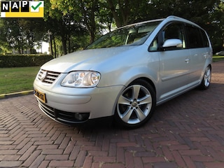 Volkswagen Touran 1.6-16V FSI Highline Ecc Cruisecontrol 6 Bak Lm Velgen Verlaagd Eyecatcher***Apk t/m 21-1-2027***